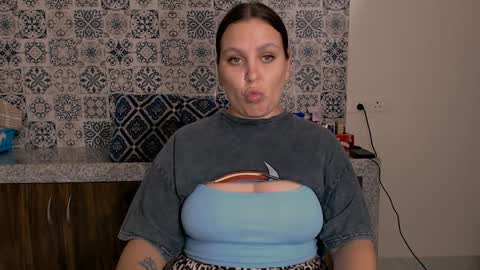 Eva and Sandra online show from February 8, 10:40 pm