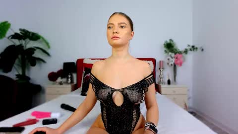 Chloe online show from November 13, 5:54 am