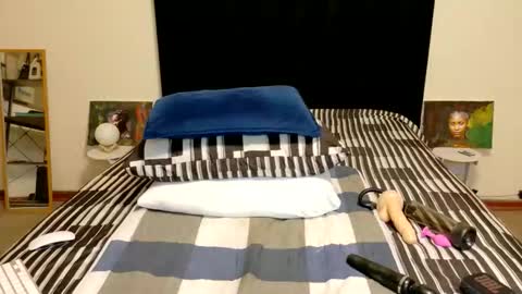 Chloe Chrome online show from April 27, 4:48 pm