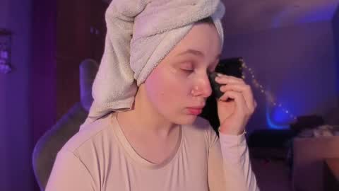 chloegins online show from January 23, 6:06 am