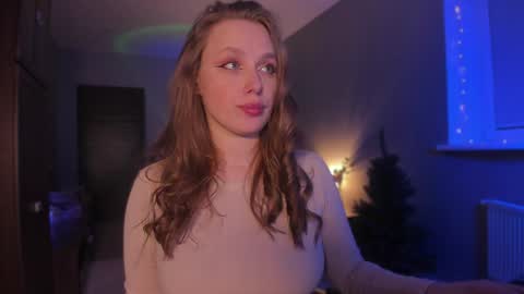 chloegins online show from December 19, 1:28 am