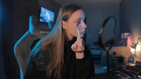 chloegins online show from January 10, 8:40 am