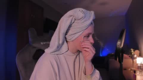 chloegins online show from January 25, 9:04 pm