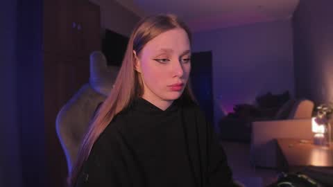 chloegins online show from December 21, 9:15 pm