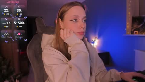 chloegins online show from December 10, 10:58 pm