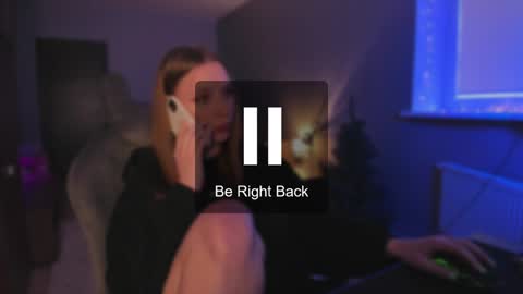 chloegins online show from December 15, 8:52 am