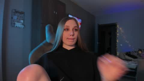 chloegins online show from January 21, 9:03 am