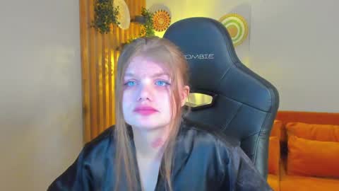 ChloeHalses online show from May 1, 5:34 am
