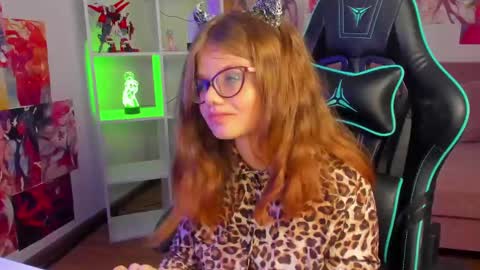 ChloeHalses online show from April 11, 5:06 pm
