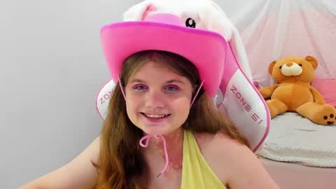 ChloeHalses online show from June 30, 5:23 pm