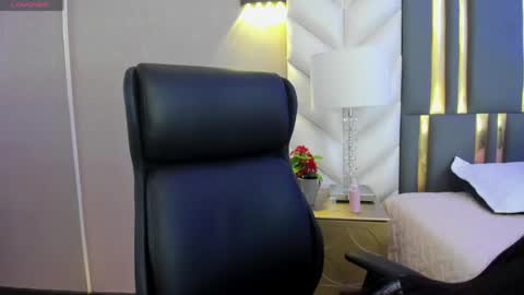  Chloe Harper  online show from April 30, 5:40 pm