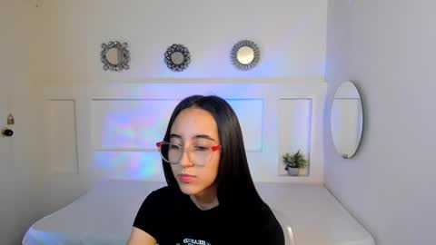 chloehil2 online show from March 12, 2:20 am