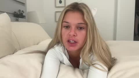 Mia Monroe online show from May 8, 10:26 pm