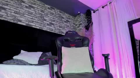 .. Chloe .. online show from April 24, 1:51 am