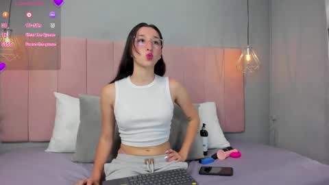 Chloe online show from May 6, 12:11 pm