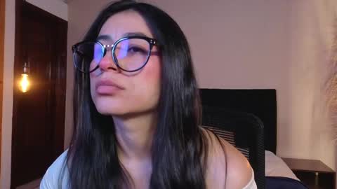ChloeTurner  online show from May 1, 12:32 pm
