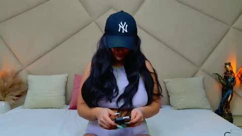 Snapshot of chloevee chatting on September 28, 6:11 am Chloe Vee online show from September 28, 6:11 am