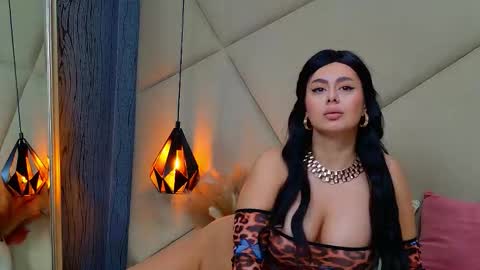 Snapshot of chloevee chatting on October 7, 5:14 am Chloe Vee online show from October 7, 5:14 am