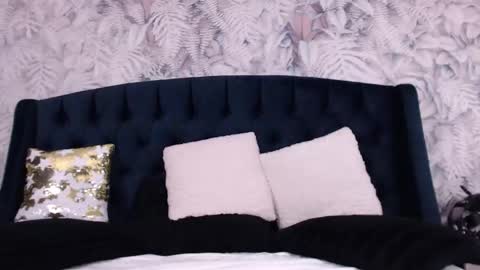 Snapshot of chloexsmith chatting on October 14, 5:32 am Chloe online show from October 14, 5:32 am