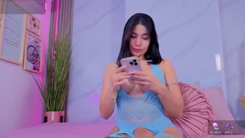 Snapshot of chlooee_ chatting on October 22, 1:42 am Chlooe online show from October 22, 1:42 am