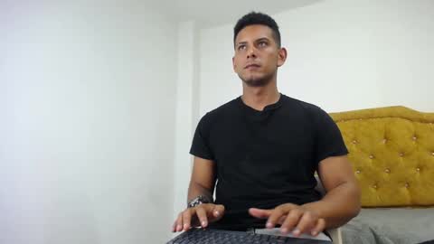 chris_dick2 online show from May 3, 7:36 am