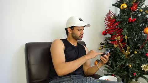 Im Chirs IM MODEL INDEPENDT online show from November 25, 4:28 pm