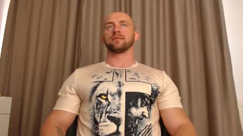chrisbigbiceps online show from May 10, 3:51 pm
