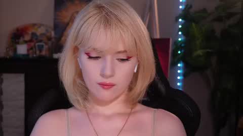 chriss_foxx online show from June 13, 3:33 pm