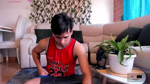 Christian Wang online show from December 16, 6:58 pm