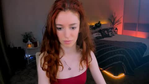 christinaconteeree online show from December 14, 9:26 am