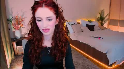 Snapshot of christinaconteeree chatting on October 21, 7:17 pm christinaconteeree online show from October 21, 7:17 pm