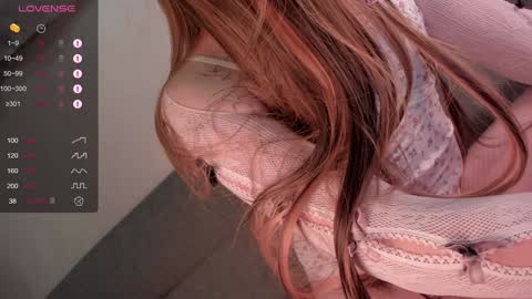 Snapshot of christinaloveu chatting on January 6, 4:44 pm crisss online show from January 6, 4:44 pm