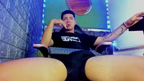 Christoper Giraldo online show from March 14, 3:49 pm