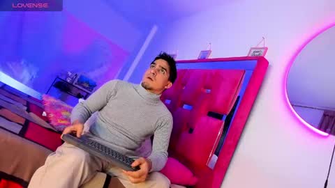 christopher online show from April 28, 11:20 pm