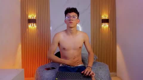 Chrisopher Hunter online show from March 12, 8:34 pm