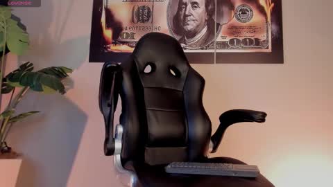 chrizmacgregor online show from December 21, 7:04 am