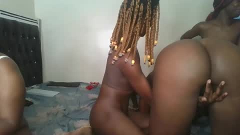 Snapshot of chyna_baibe chatting on October 1, 4:33 am chyna_baibe online show from October 1, 4:33 am