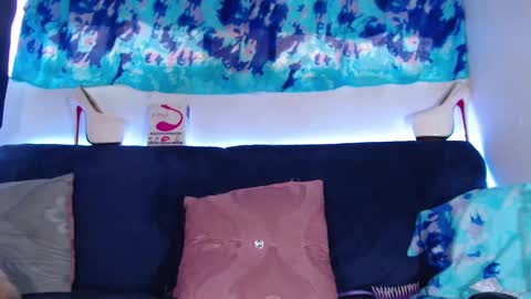 cicimom online show from February 15, 8:43 pm