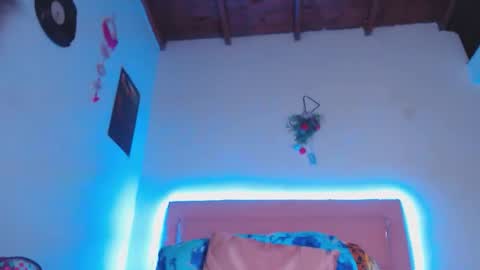 cicimom online show from November 14, 2:25 am