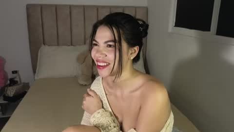 Mia online show from July 28, 5:05 am