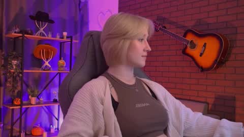 Cin Bellamy online show from March 15, 4:06 am