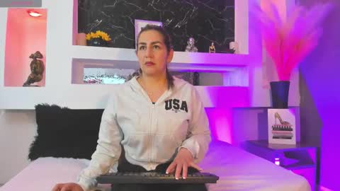 Cinthya  online show from March 9, 12:10 pm