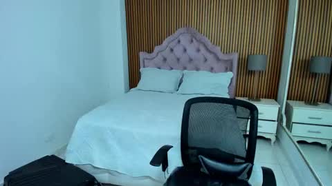 CintiaCollins  online show from November 10, 9:06 pm