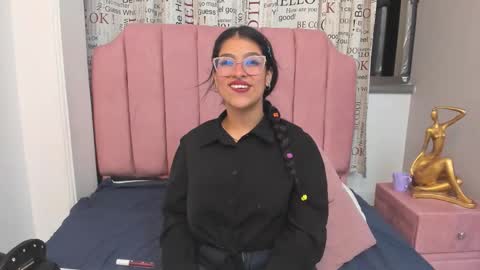 claire aristizabal online show from November 22, 4:44 am