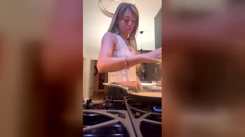 Claire online show from December 20, 5:58 am