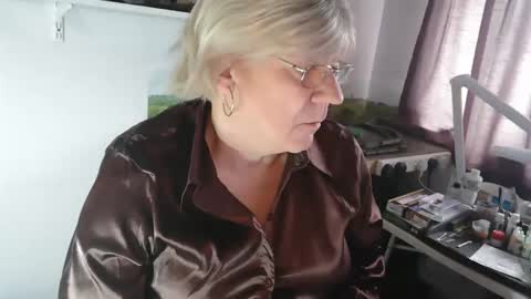 clare nylons online show from October 29, 9:33 am