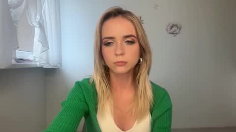 Snapshot of claudiagold chatting on September 25, 2:35 pm ClaudiaGold online show from September 25, 2:35 pm