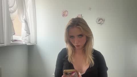 Snapshot of claudiagold chatting on September 18, 2:32 pm ClaudiaGold online show from September 18, 2:32 pm