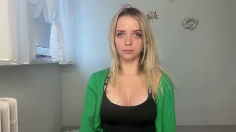 Snapshot of claudiagold chatting on October 14, 5:32 am ClaudiaGold online show from October 14, 5:32 am