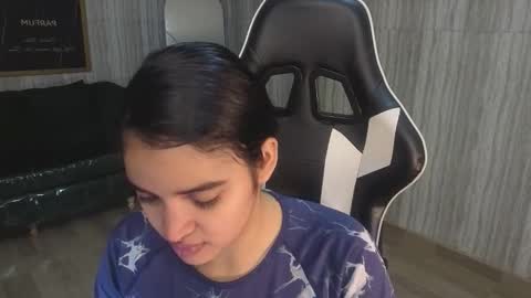 Clementine online show from December 15, 12:45 pm